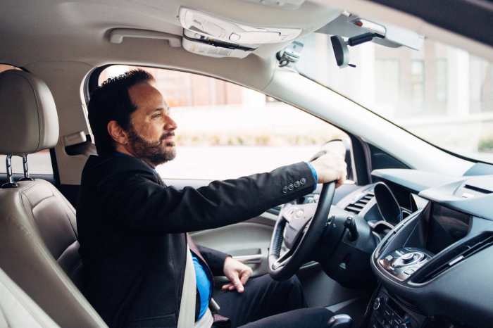 Auto im wohnzimmer gefahren